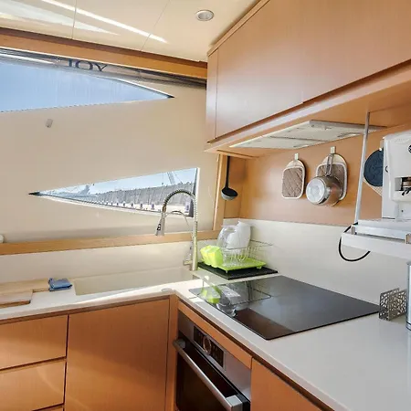 Yacht Joy 4 Cabin بوتيل بورتو كيرفو