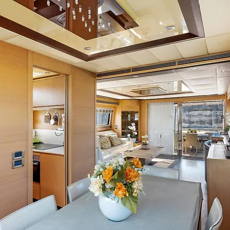 Yacht Joy 4 Cabin بوتيل بورتو كيرفو
