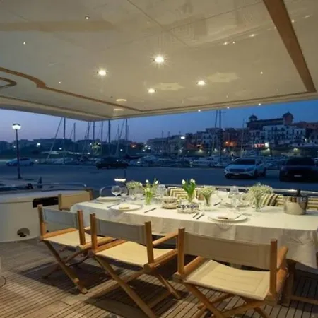 Yacht Joy 4 Cabin بوتيل *