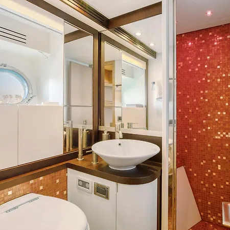 بوتيل Yacht Joy 4 Cabin بورتو كيرفو
