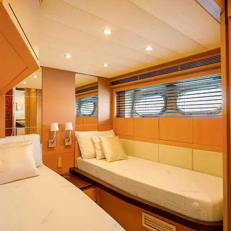 Yacht Joy 4 Cabin بوتيل *