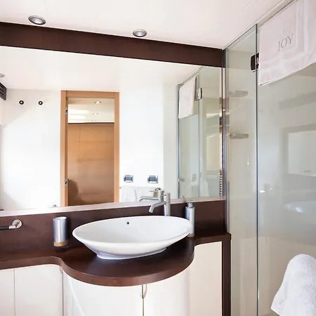 Yacht Joy 4 Cabin *