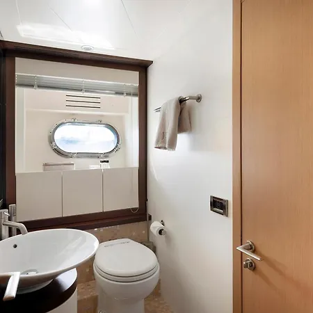 بوتيل Yacht Joy 4 Cabin بورتو كيرفو