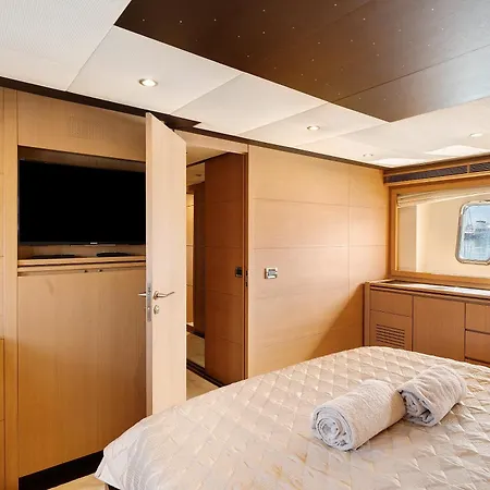 Yacht Joy 4 Cabin بوتيل *