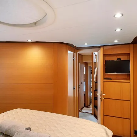 Yacht Joy 4 Cabin بوتيل *